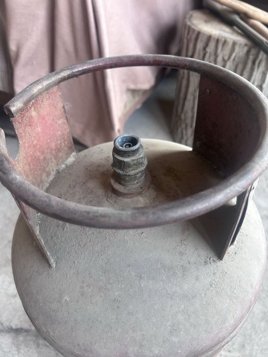 Продам газ балон 1 шт б/у пустой