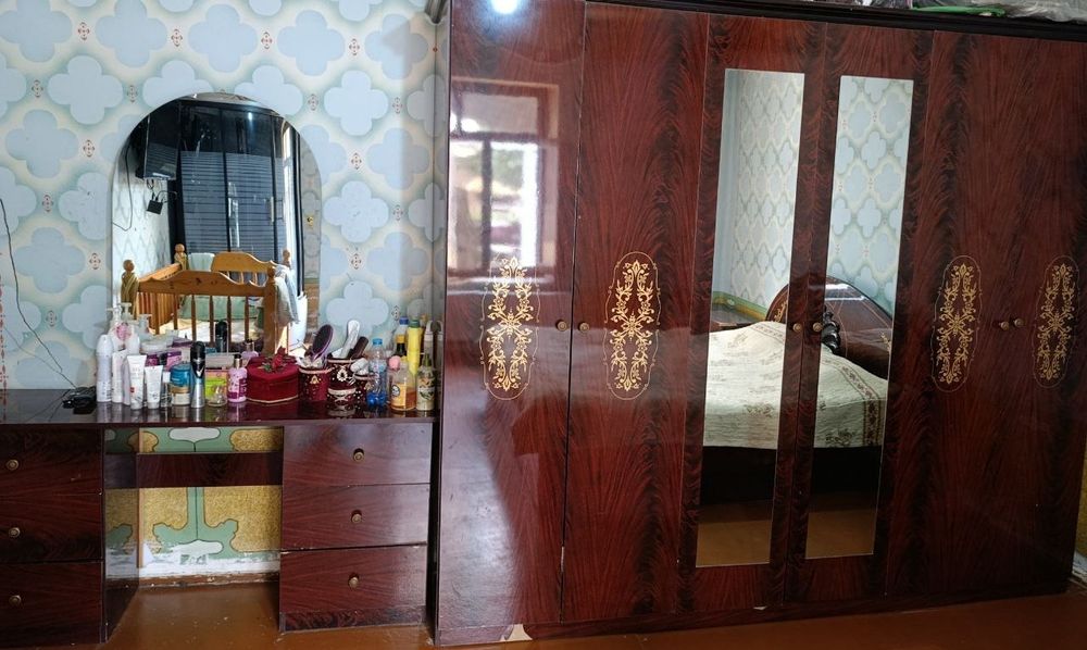 Sipalniy mebel sotiladi