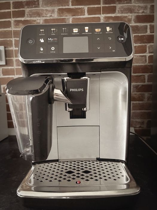 Aparat cafea espressor cafea boabe Philips Latte Go seria 5400