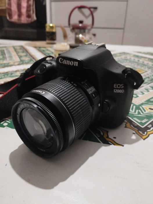 Продаётся фотопарат Cenen 1200D на ремонте не был в хорошем состояни