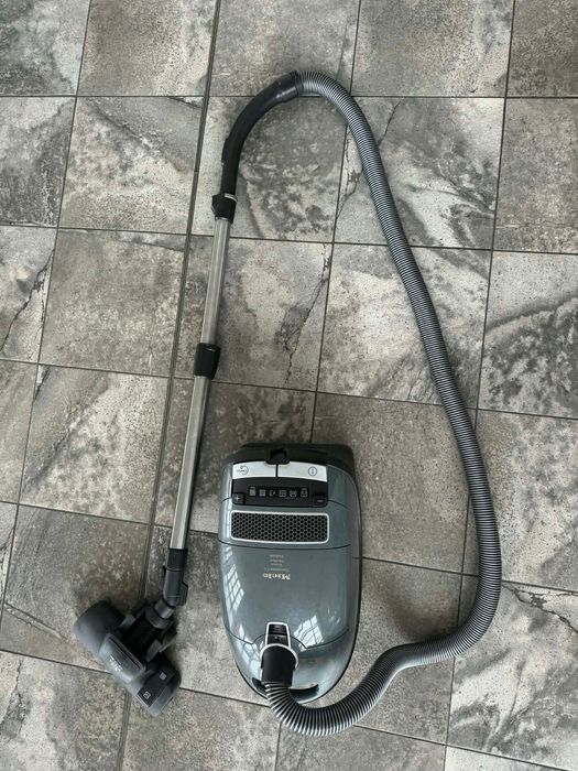Прахосмукачка MIELE COMPLETE C3