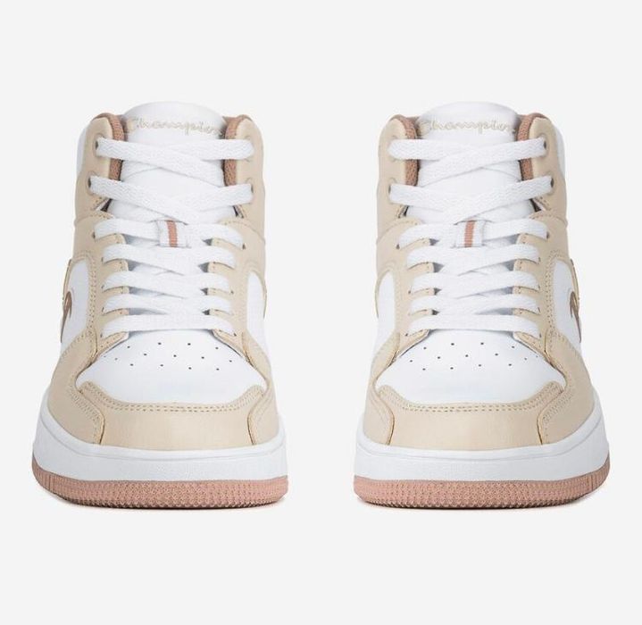 Продавам дамски маратонки Champion,
Използвани са окол