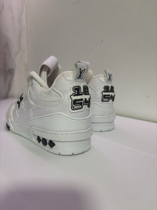 vand louis vuitton skate albi noi