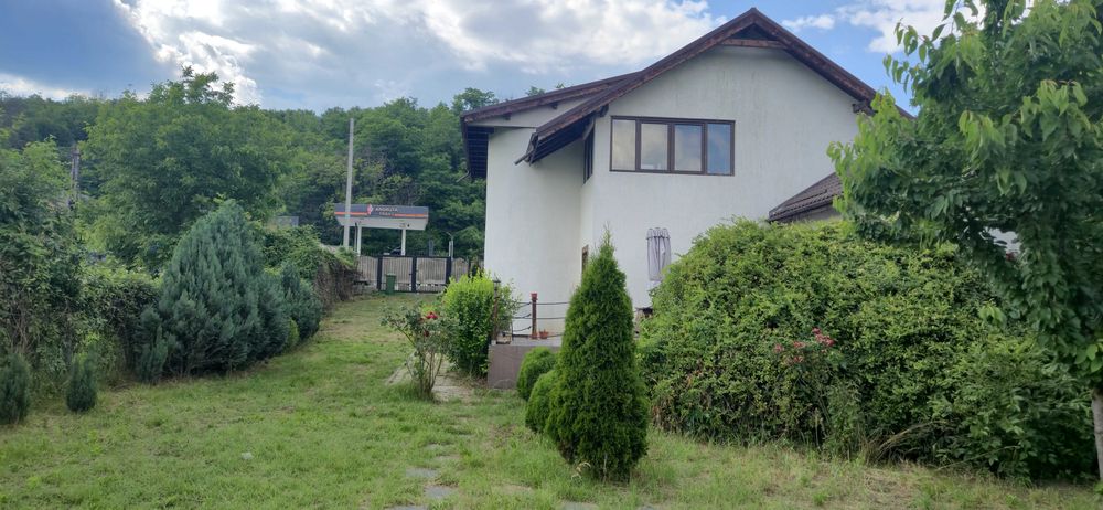 Casă cu curte generoasă și priveliște superbă în Nișcov – De vânzare (Direct Proprietar)