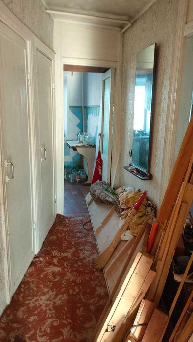 Продам трехкомнатную квартиру