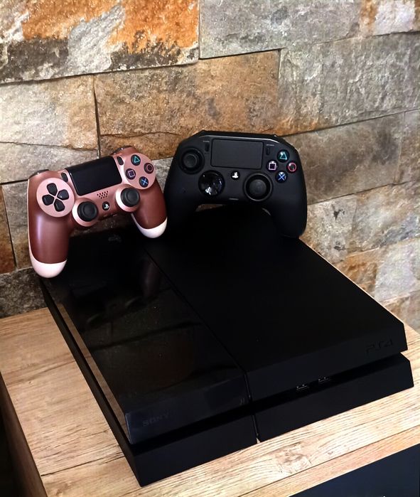 PlayStation 4/Ps4 Phat 500 GB HDD cu +20 jocuri instalate + 2 Controllere + 1 Joc pe CD Cadou