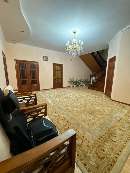 Бирнеше улкен килемдер сатылады