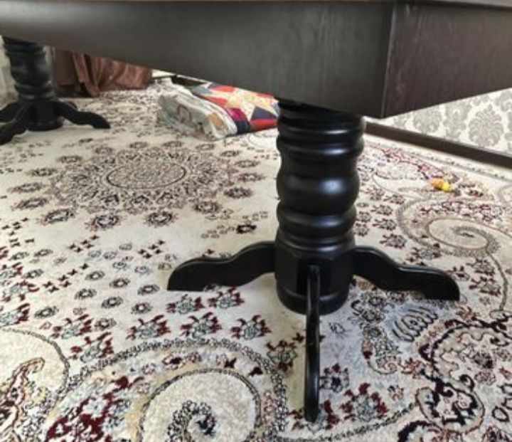 Столы и стульями