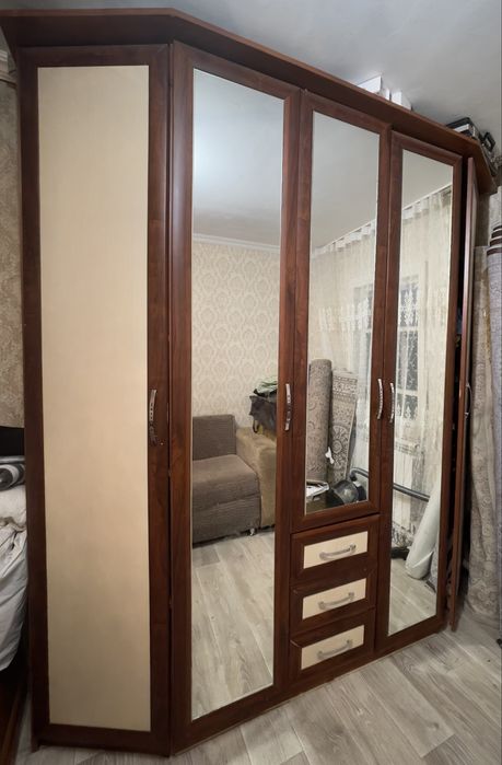 Продам шкаф плательный