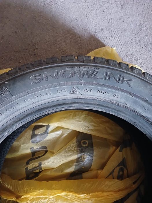 Продам я зимние шины Triangle SnowLink PL01 215/55 R17 — липучка