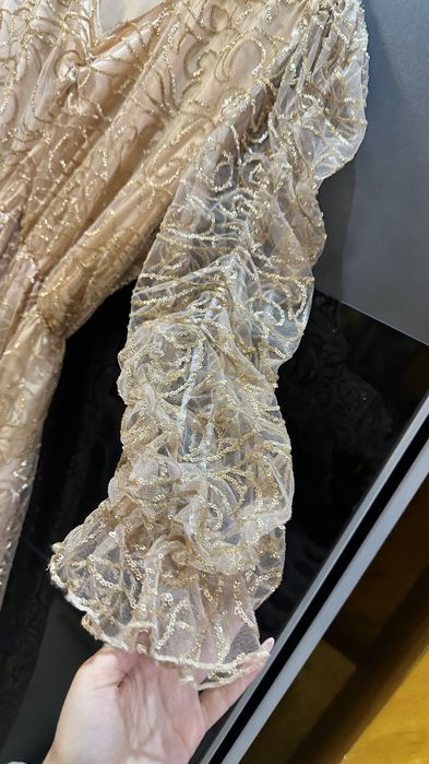 Офицялна ефекна рокля шита по поръчка носена за един час