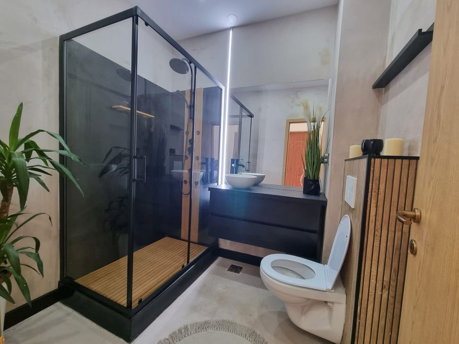 Inchiriez apartament cu 2 camere.
