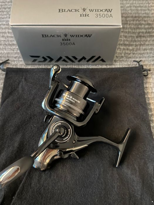 Чисто нова макара Black widow
