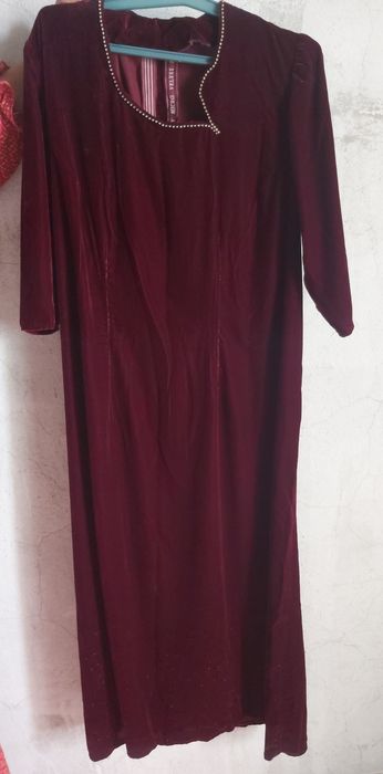 Продаётся платья и пальто