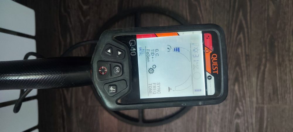 Продам металойскател Quest Q40