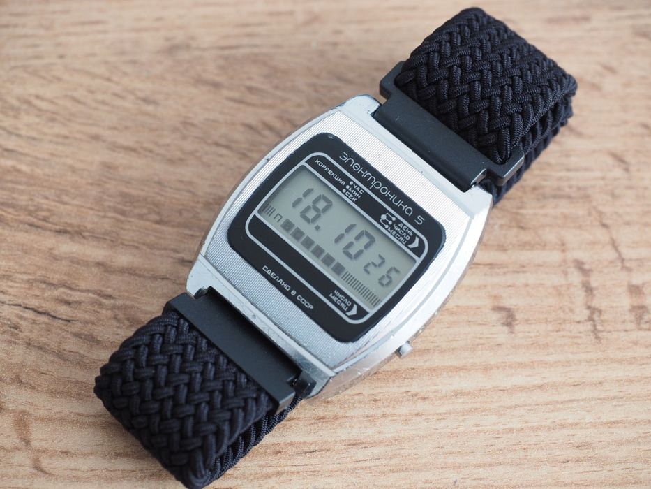 Ceas sovietic Elektronika 5 din anii ’80, cu curea nouă, funcționează