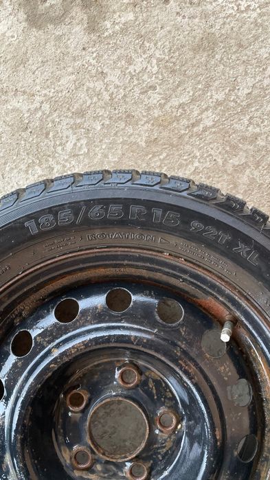 Зимние шины с дисками 185\65 R15