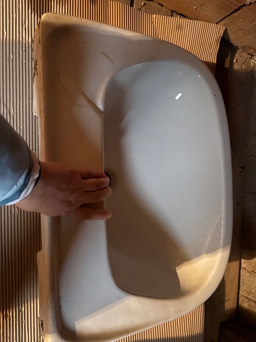 Продавам мивка за баня