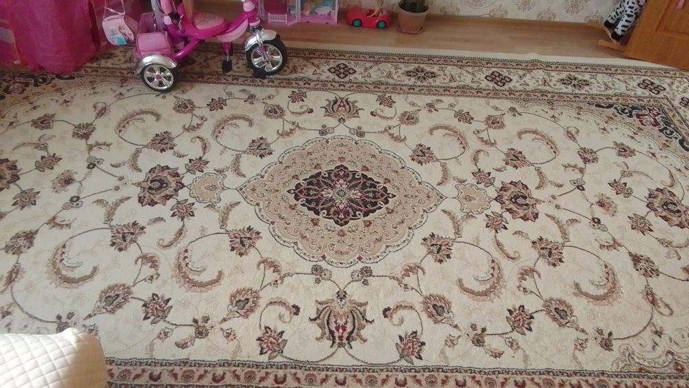 Продам ковер в общую комнату
