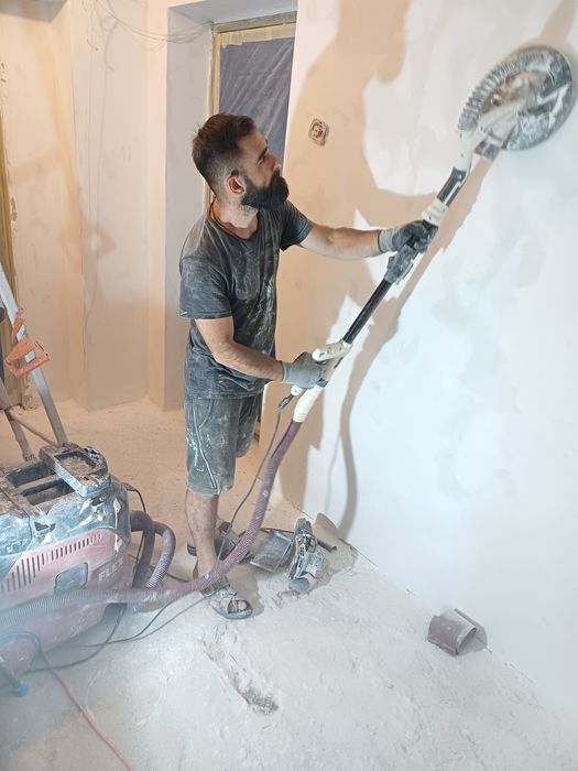 Zugravi suntem echipa