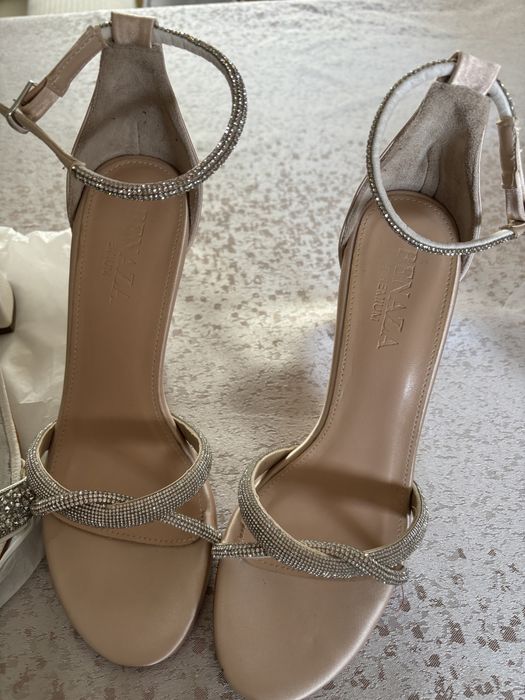 Vand rochie de mireasa