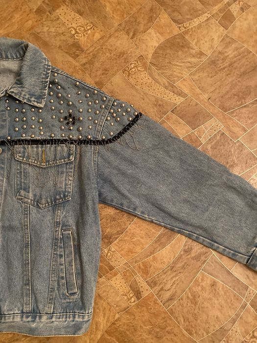 Продам джинсовую куртку бу размер 44-46