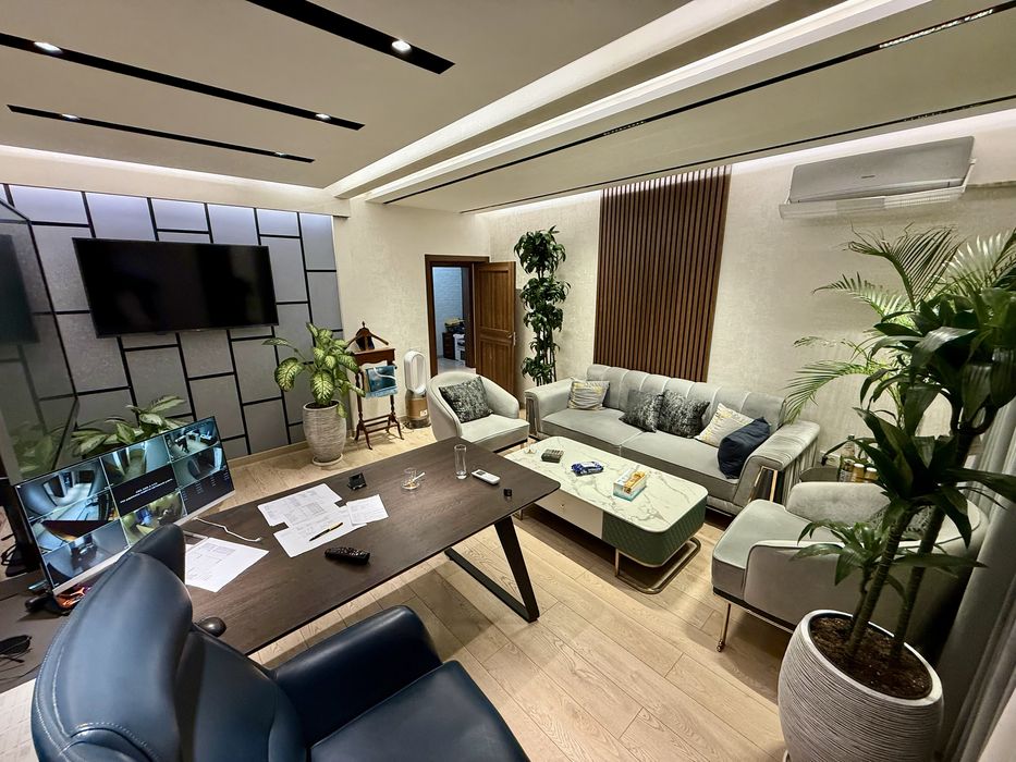 Продаю Своя Hi-Tech Office Себзор Korzinka.uz Вдоль Дороги 85м2.