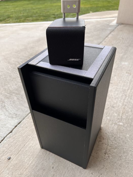 3 Boxe BOSE seria 2, 3 si un satelit