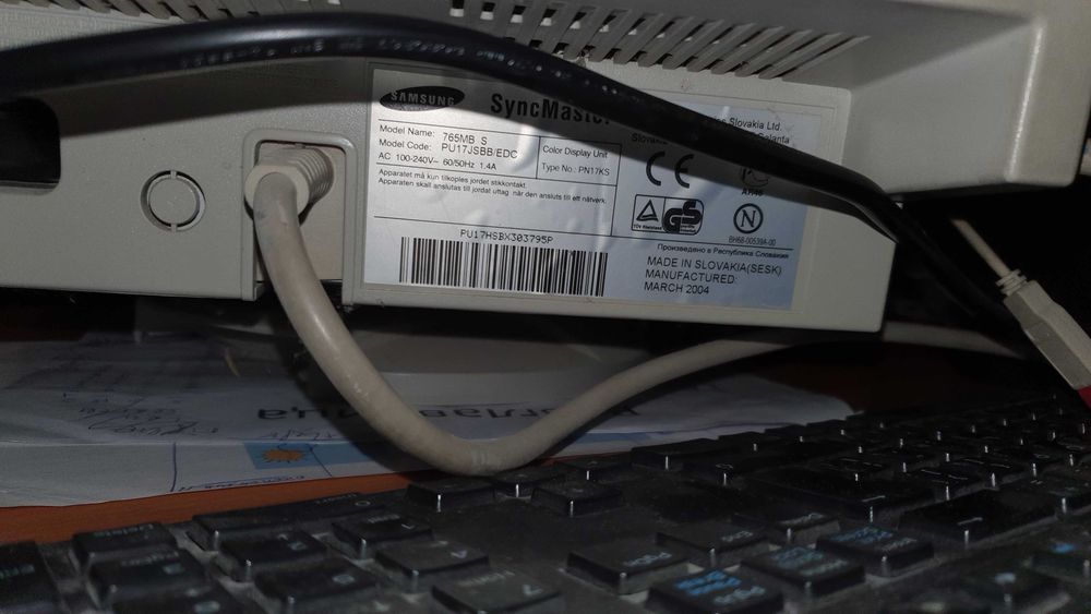 Подарявам монитор Samsung CRT SyncMaster 765MB