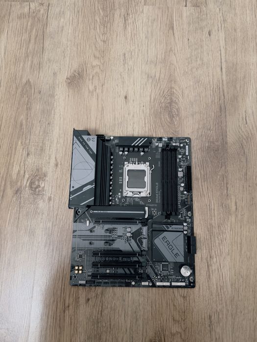 vand placa de baza b650 eagle NETESTATA