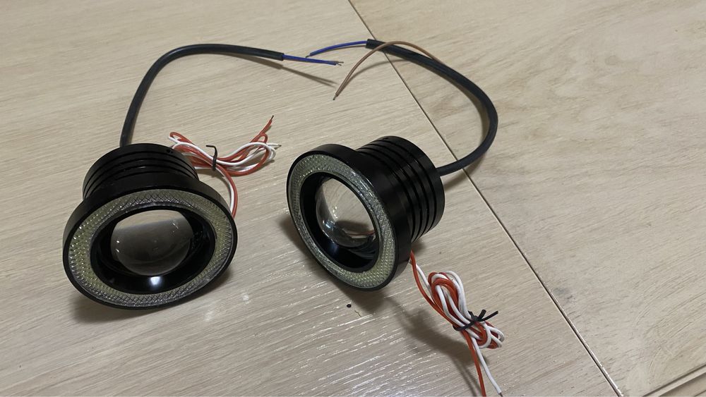 Лед лупи дневни светлини.