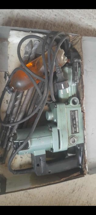 Vand următoarele scule