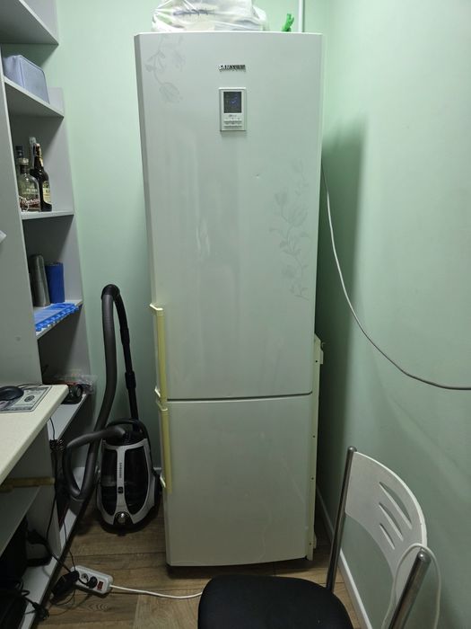 Холодильник Samsung