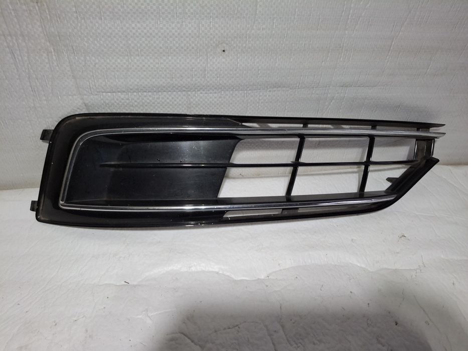 Grila proiector stanga Audi A8 D4/F4  2009-2013
