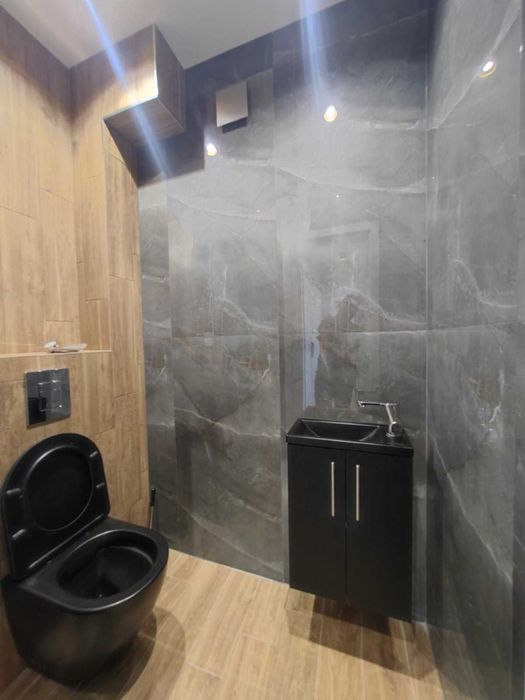 Дава се под наем Тристаен апартамент в София, Център - 1000 кв.м за 1275 € - Снимка #16