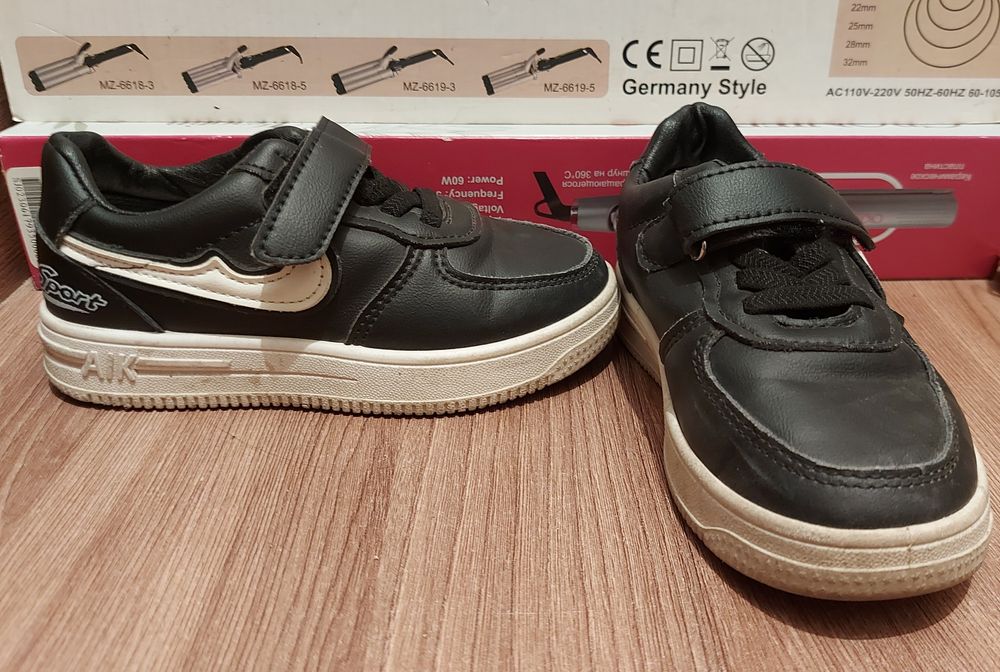 Детские кроссовки