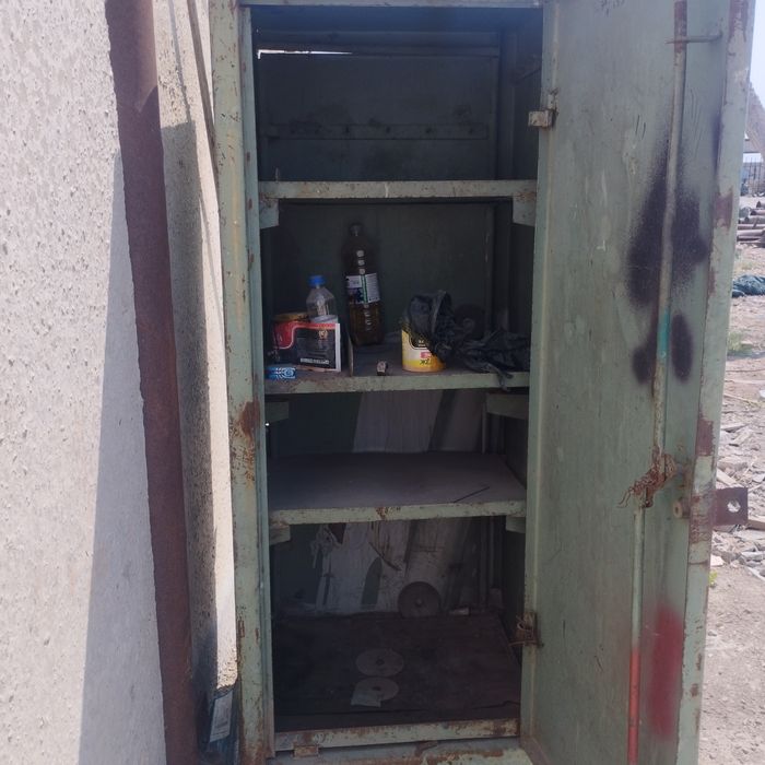 Металлические сейф