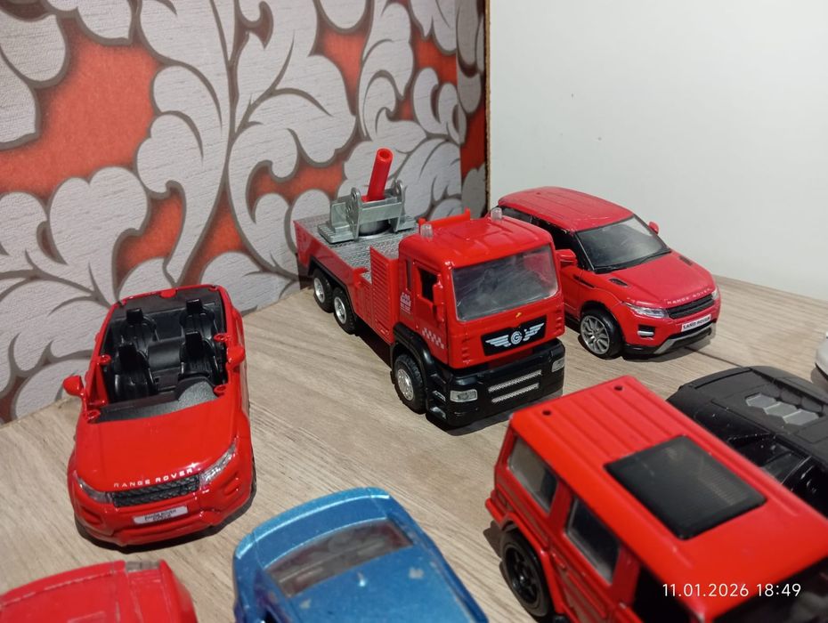 Игрушки машинки металлические