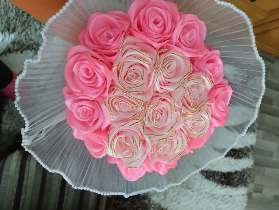 Букет от сатенени рози с безплатна доставка