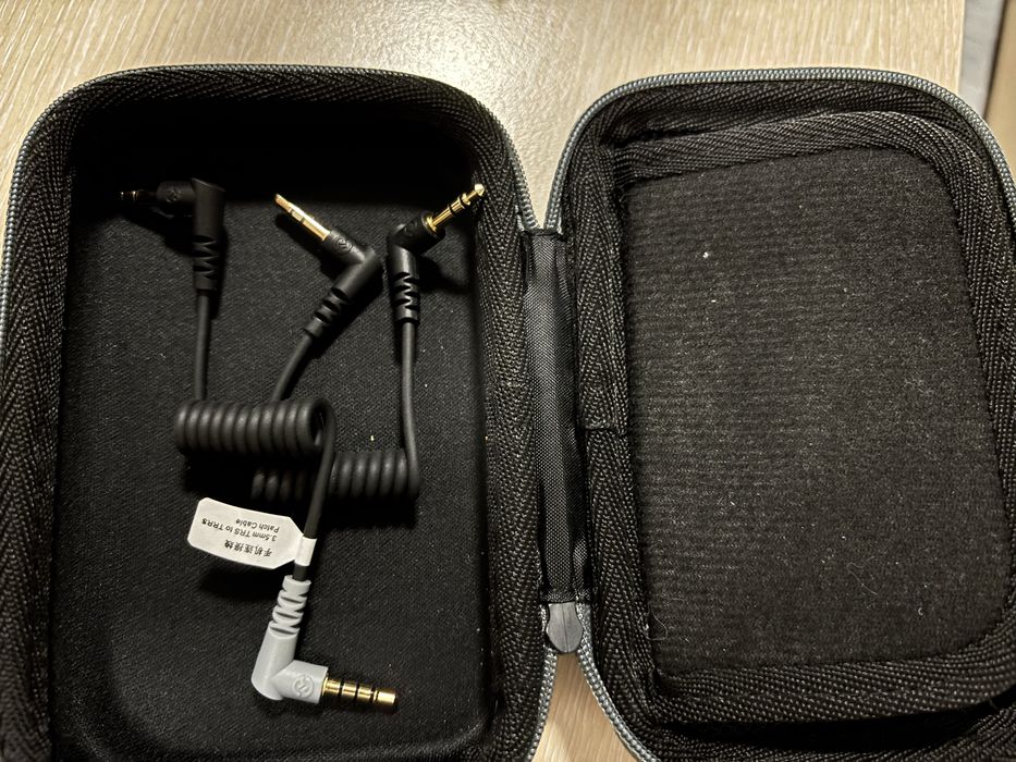 Sony ZV-e10 + микрофони