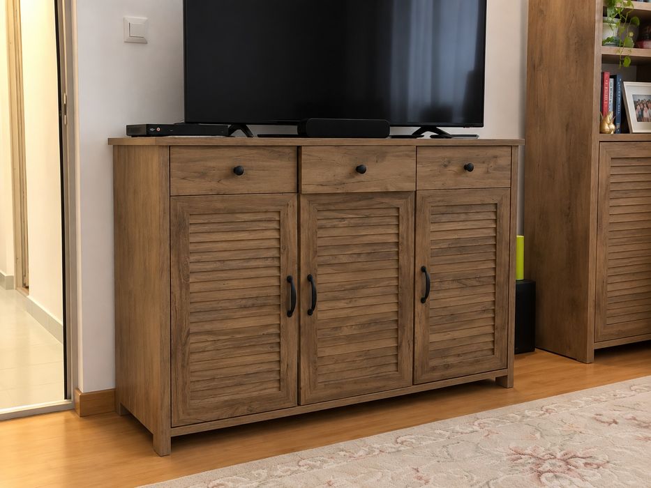 Bufet JYSK MANDERUP – 3 uși + 3 sertare – aspect stejar