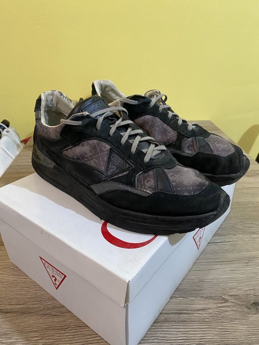 Обувки guess черни 45 номер