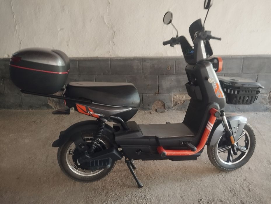 Skuter sotiladi holati ideal tafsilotlar hammasi rasmda ko'rsatilgan