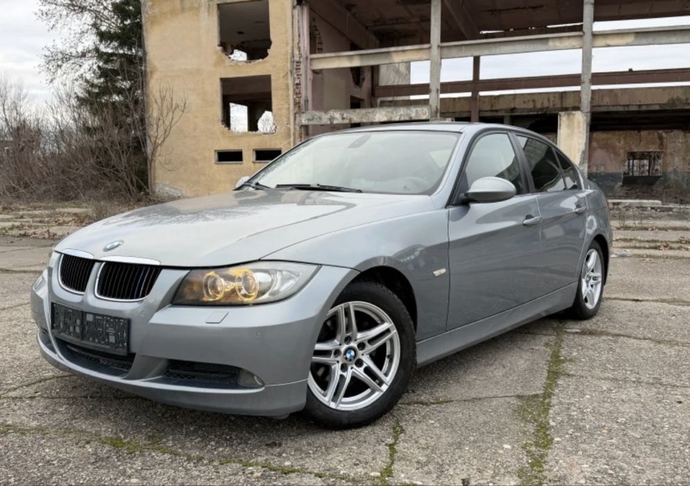 BMW E90 2.0i НА ЧАСТИ – БМВ Е90 бензин мотор N46 ръчка сиво