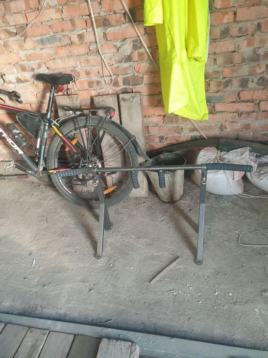 Продам турник металлический настенный