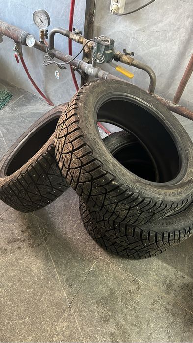 продам резину 215/55/R17