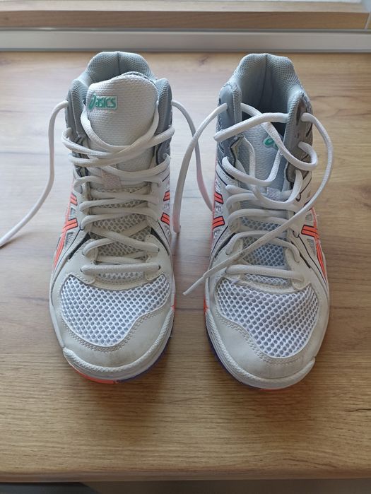 Asics GEL TASK MT Бели флаш коралови  волейболни обувки.