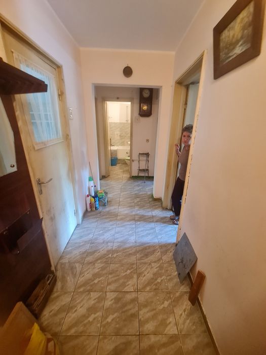 Vind 3camere decomandate mazepa 1 etaj  2