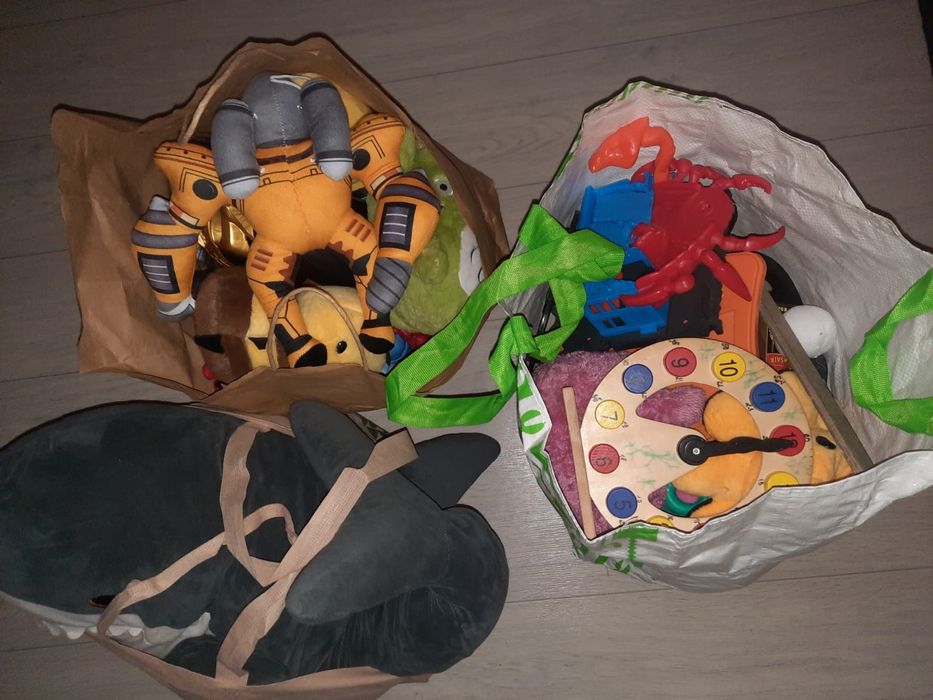 Игрушки отдам много разное б.у.