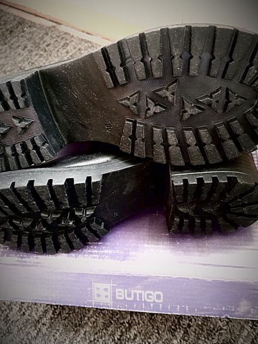 Продам новые ботиночки 39 размера